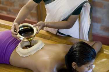 Ayurveda Kativasty (masaż bólu pleców i chorób krążków międzykręgowych)