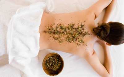 Ayurveda Udvartana (energiczny, szorujący masaż całego ciała)